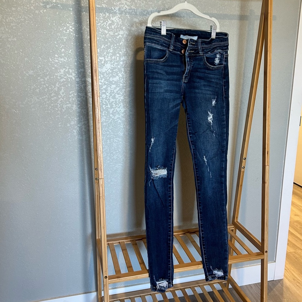 KanCan signature mid-rise skinny stretch jean. Size 26.